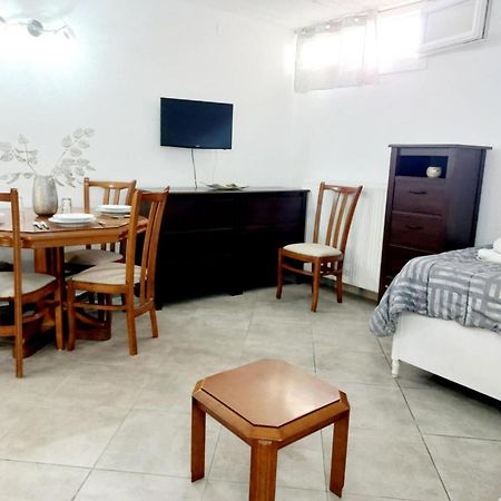 Maria'S Cozy Basement Studio ! Volos Exteriér fotografie